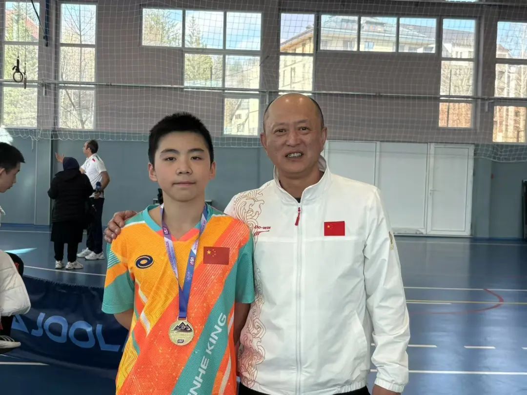 kaiyun入口哈三中教师指导中国女子乒乓球队夺得U15世界中学生夏季运动会团体冠军(图2)